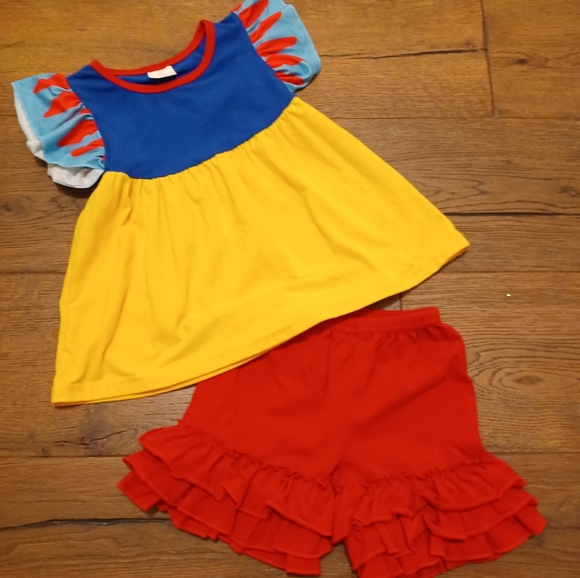 Snow White Top and Short Set - Picture 1 of 1
